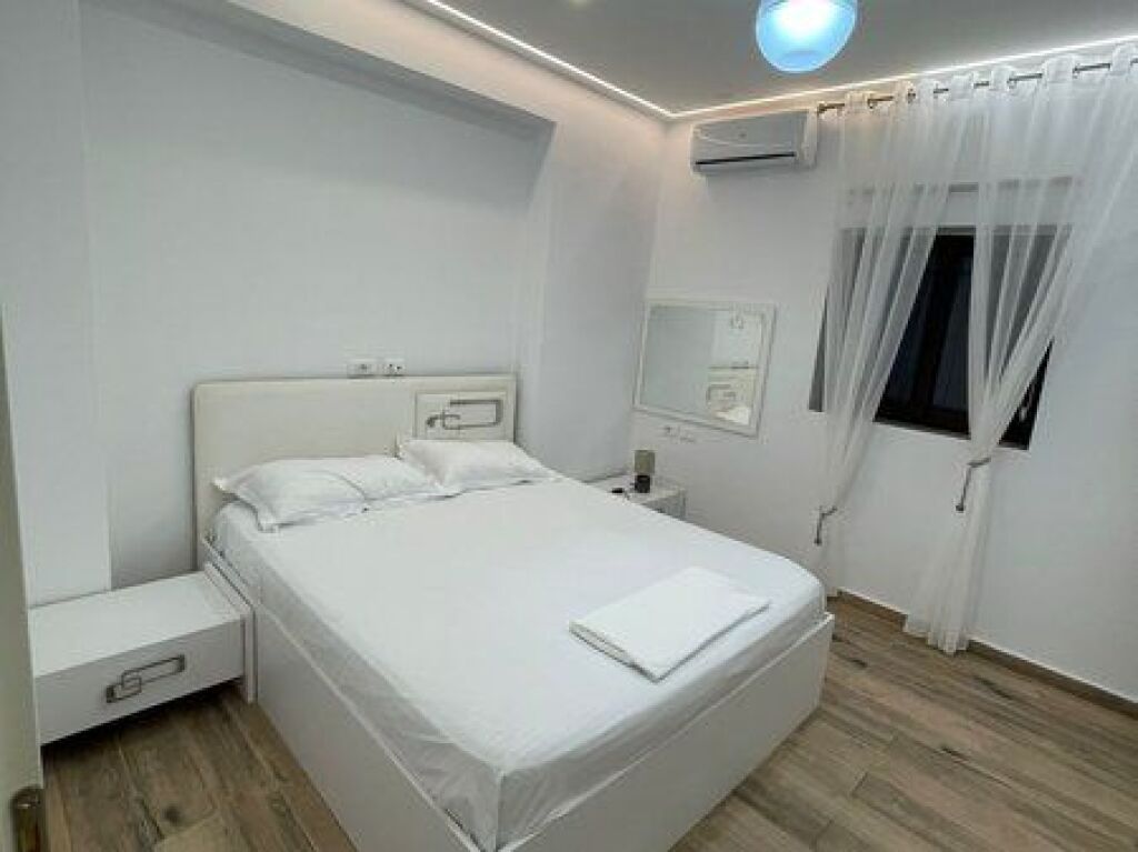 Shitet , Apartament 1+1 , Mine Peza , Tirane