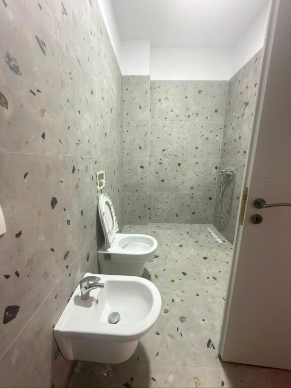 Jepet me qira 2+1+1 Urban Gate Astir 500 mije leke