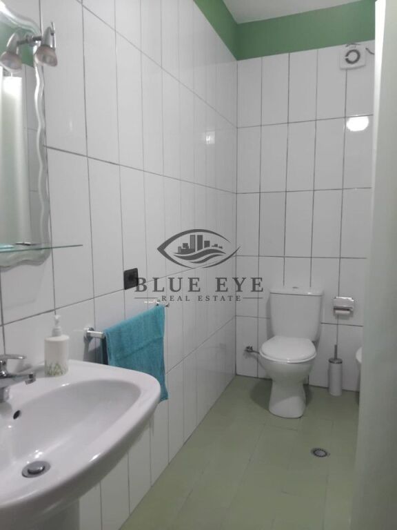 Apartament 2+1+2 për Shitje pranë Pallatit të Sportit