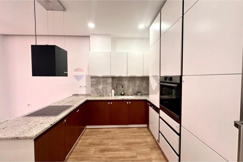 Super apartament 2+1+2 per shitje, Laprake