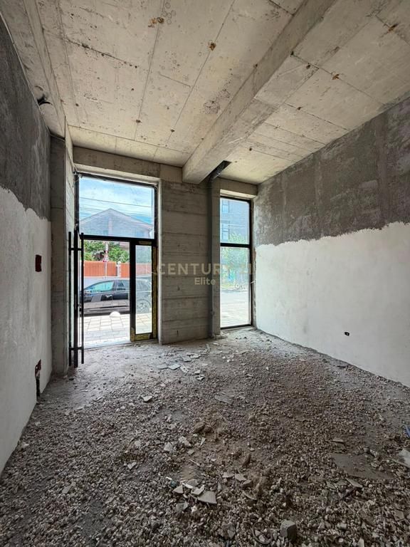 Ambient me qira në zonen e Ali Demit, Tiranë - 4000€ | 780 m² 4,000 € /Muaj