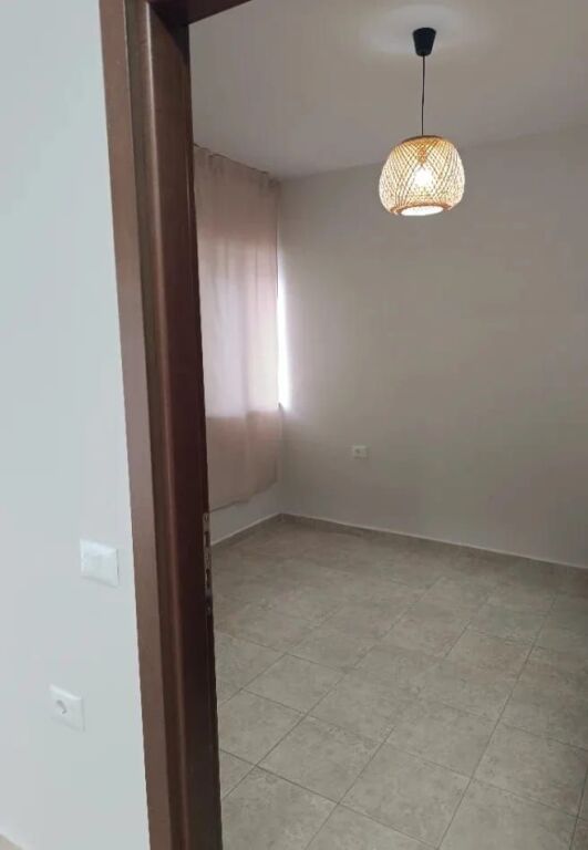 Appartamento in affitto 1+1 - 📍Ex Campo di Aviazione, vicino al bar caffè Agron - 400 mila lek
