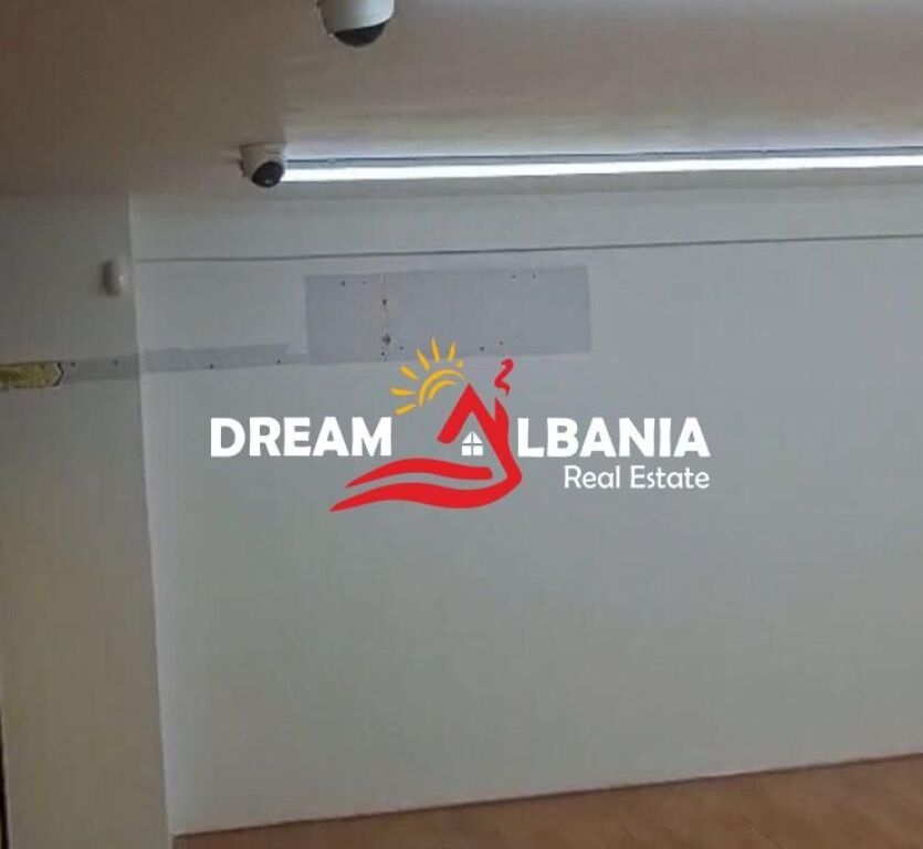 Jepet dyqan dyblex me qera ne rrugen Islam Alla, Tirane (ID 42711089)