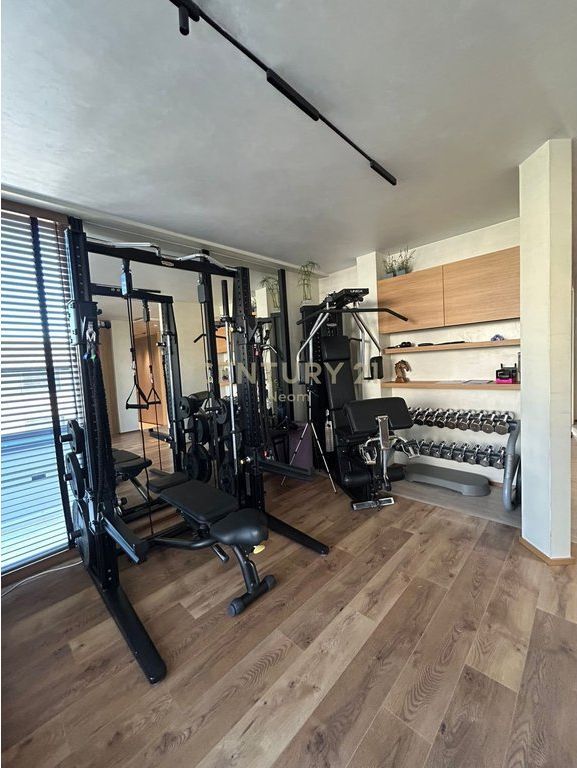 VENDESI PENTHOUSE UNICO NEL CUORE DELL'EX BLOCCO Penthouse Esclusivo – Un Nuovo Standard di Vita di Lusso!