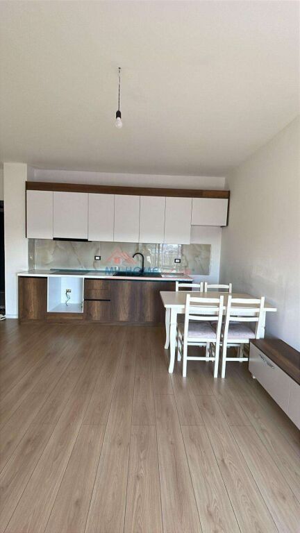 Apartament 1+1 me qera tek Bulevardi i Ri ne Tirane