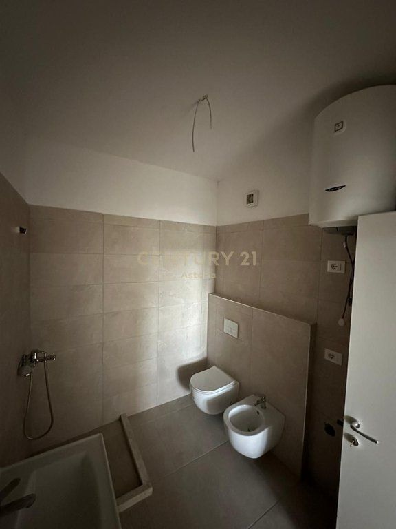 Shitet apartament 3+1+2 në kompleksin Grand Gallery, Yzberish.