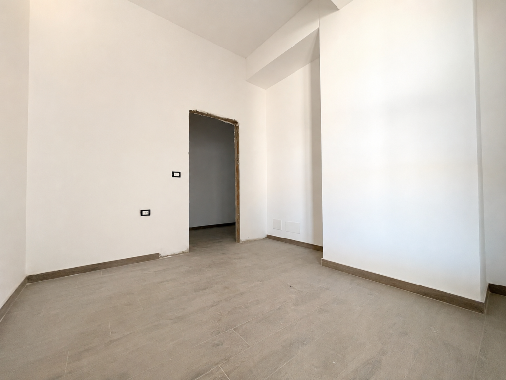 Shitet Apartament 3+1, 140 m² tek Square 21, Tiranë