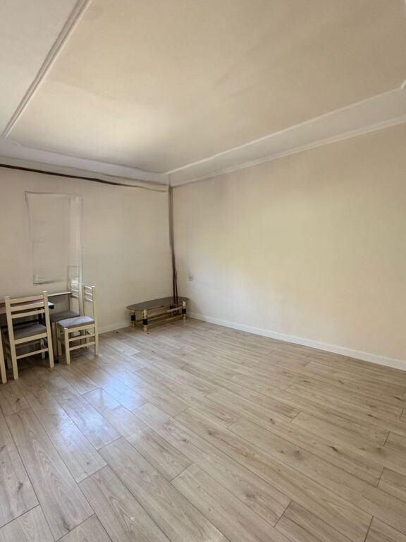 🏡 Shitet Apartament 1+1 tek Rruga Irfan Tomini