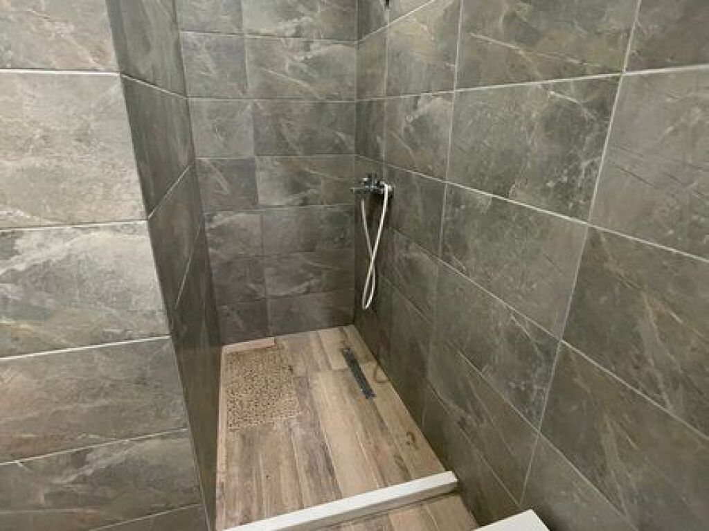 Shitet , Apartament 1+1 , Mine Peza , Tirane