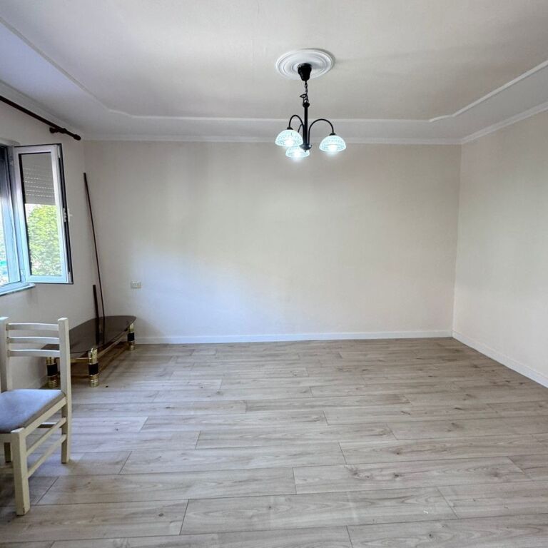 🏡 **Shitet Apartament 1+1 – Rruga Irfan Tomini, Tiranë** ✨