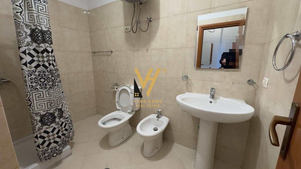 JEPET APARTAMENT 1+1+BLK ME QERA PRANE QENDRES 65.000 LEKE