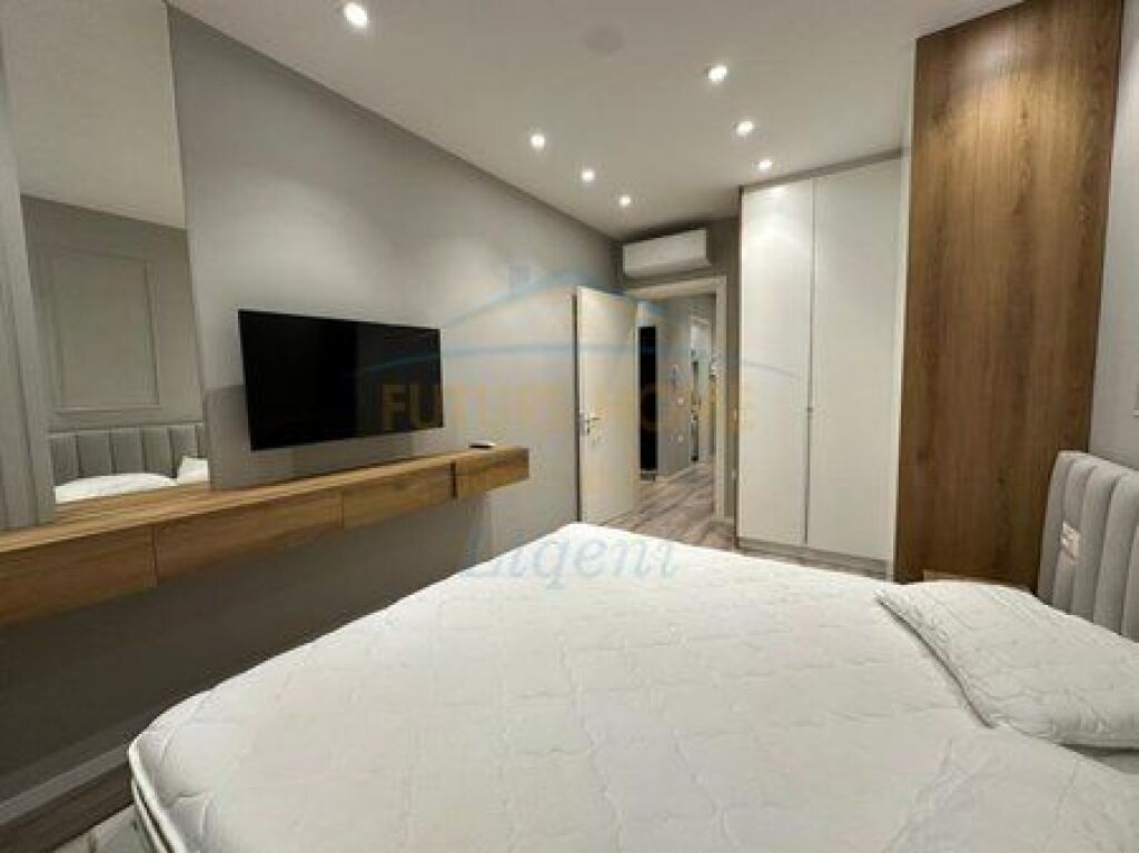 Shitet, Apartament 1+1+Post Parkimi, Shkolla e Kuqe, Tirane