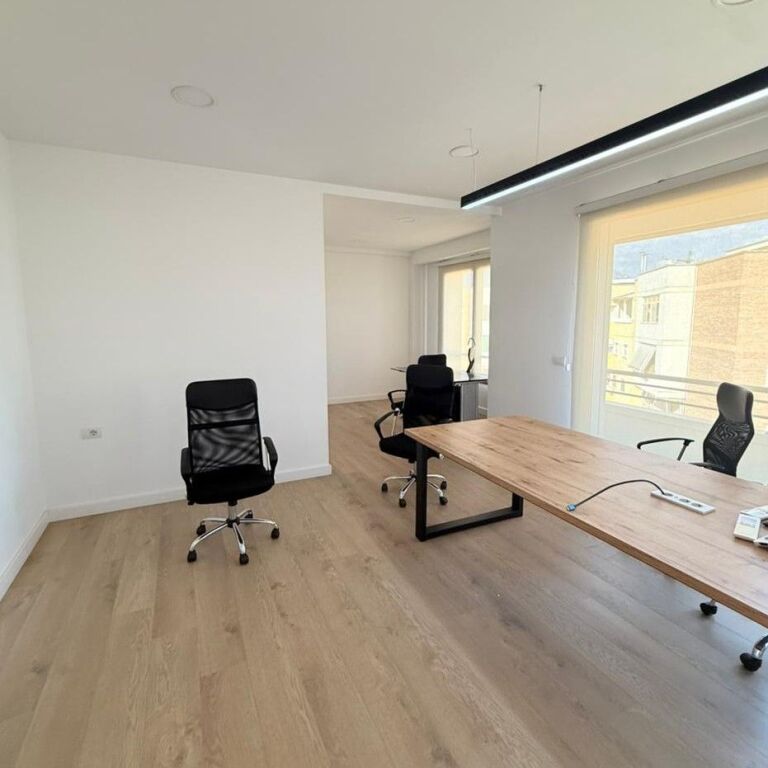 🏢✨ Spazio Ufficio in Affitto – Delijorgji ✨🏢