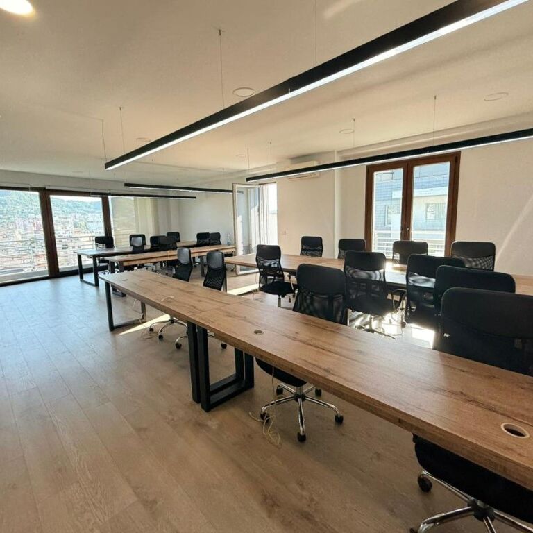 🏢✨ Spazio Ufficio in Affitto – Delijorgji ✨🏢
