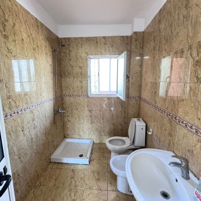 🏡 **Shitet Apartament 1+1 – Rruga Irfan Tomini, Tiranë** ✨