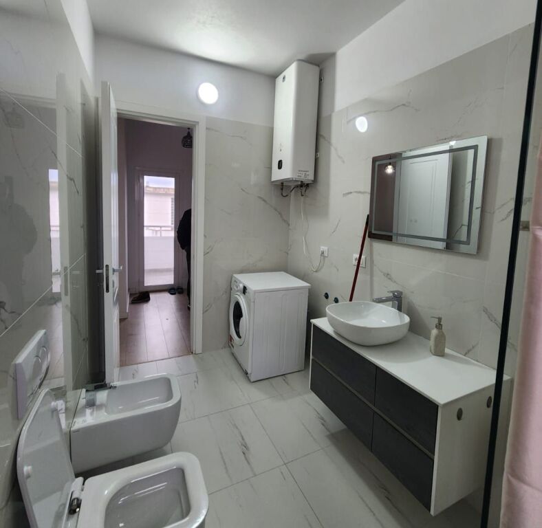 🏡 **JEPET ME QERA SUPER APARTAMENT 2+1 PRANË VALA PARKUT** ✨