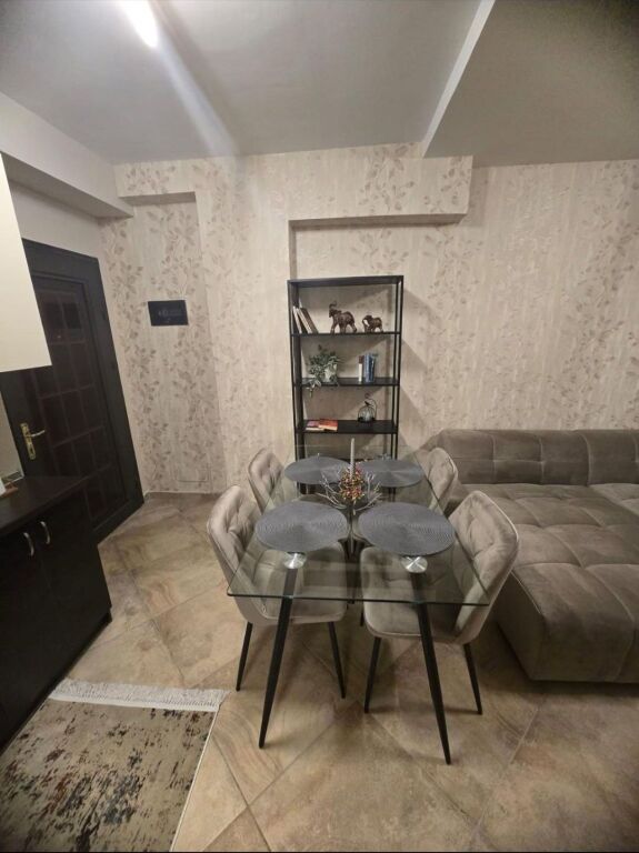 Qera | Apartament 1 + 1 | Rruga e Barrikadave | 650 €/muaj