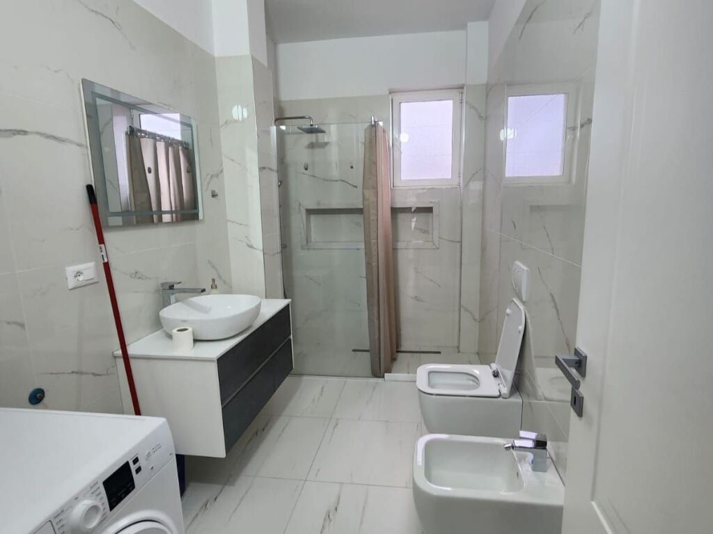 🏡 **JEPET ME QERA SUPER APARTAMENT 2+1 PRANË VALA PARKUT** ✨