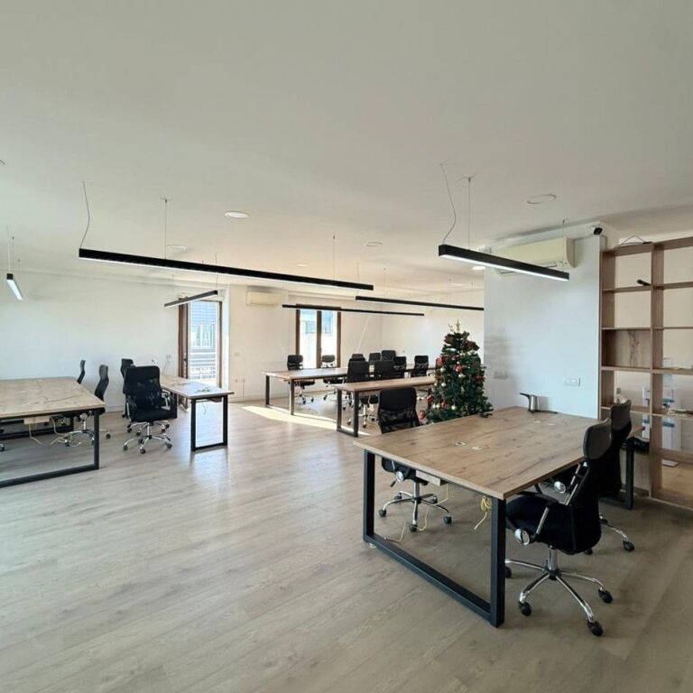 🏢✨ Spazio Ufficio in Affitto – Delijorgji ✨🏢