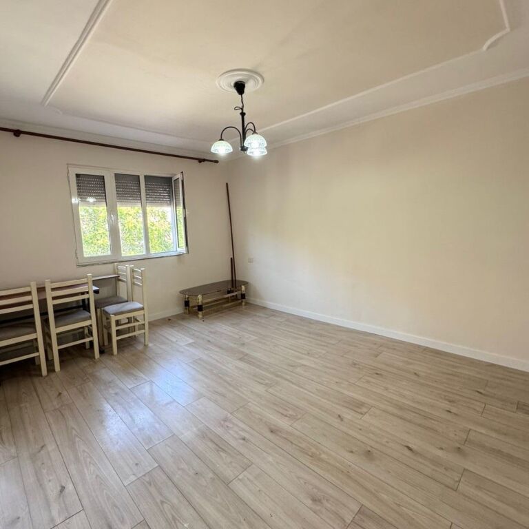 🏡 **Shitet Apartament 1+1 – Rruga Irfan Tomini, Tiranë** ✨