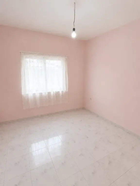Vendita | Vilë 3 + 1 | 500 m larg QSUT | 200000 €