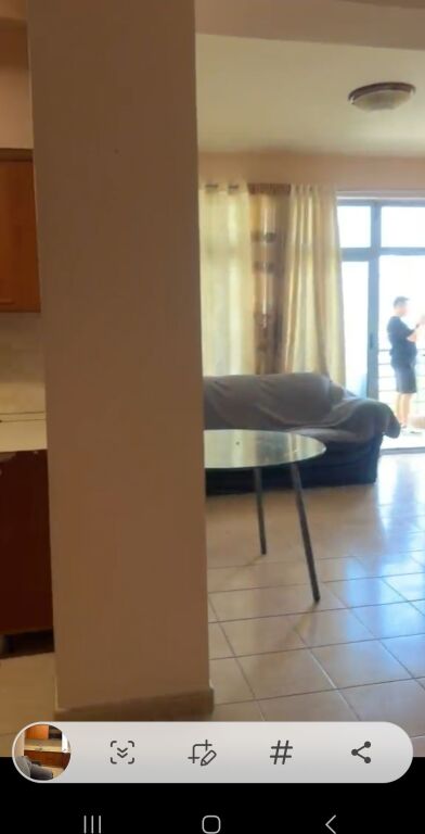 Shitet  apartament  2+1 Rruga  E Kavajës