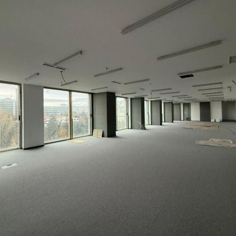 Zyrë Downtown me Qira 1,590m²  –  OPEN SPACE