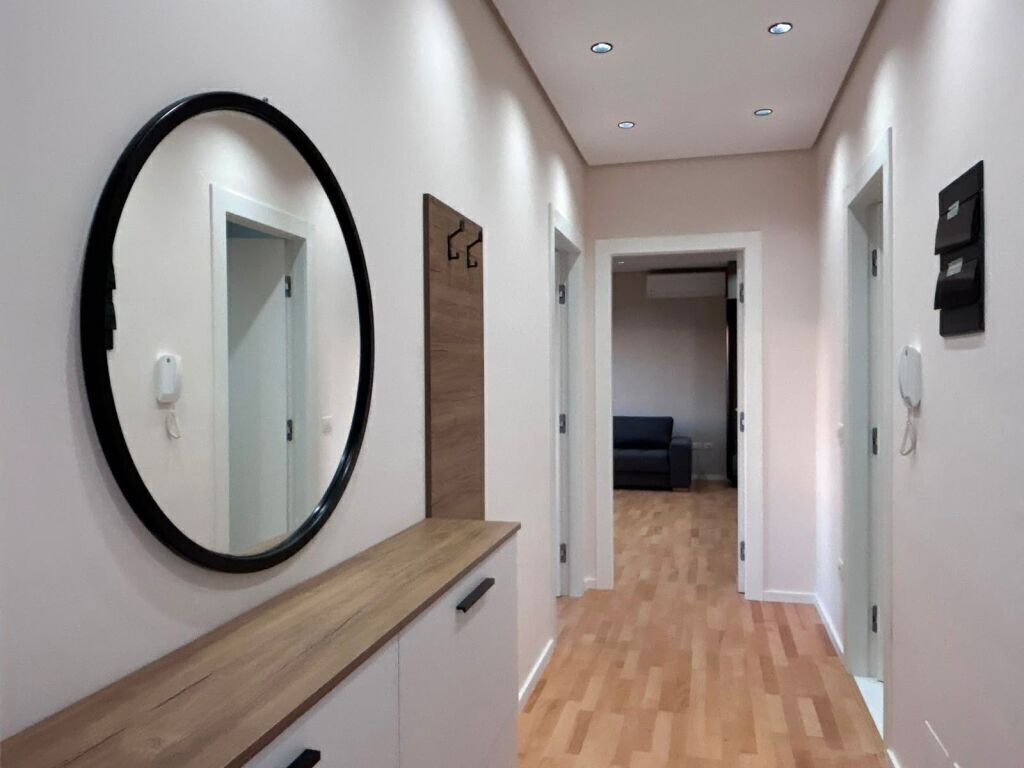 apartament 2+1+post me qira tek Liqeni i Thate.