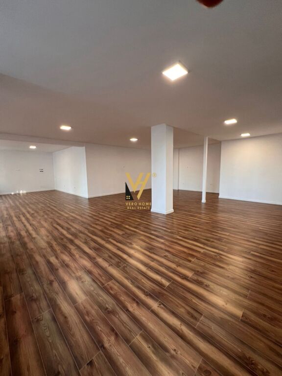 BUSINESS PREMISES 150 M2 FOR RENT AT DRY LAKE 180,000 LEKE