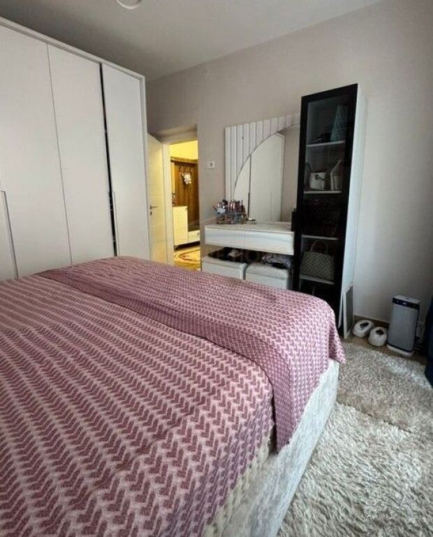 Shitet, Apartament 1+1+ Verande, Kinostudio, Tiranë.