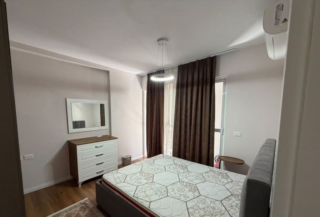 APARTAMENT 2+1 ME QIRA PRANE QENDRES