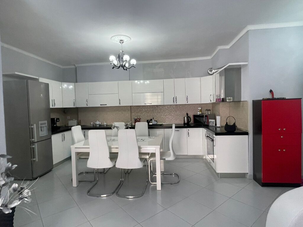🏡 **JEPET ME QERA APARTAMENT 2+1 PRANË KAZAZIT**