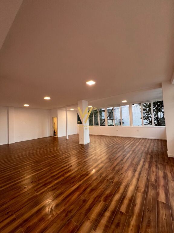 BUSINESS PREMISES 150 M2 FOR RENT AT DRY LAKE 180,000 LEKE