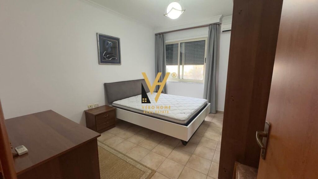 JEPET APARTAMENT 1+1+BLK ME QERA PRANE QENDRES 65.000 LEKE