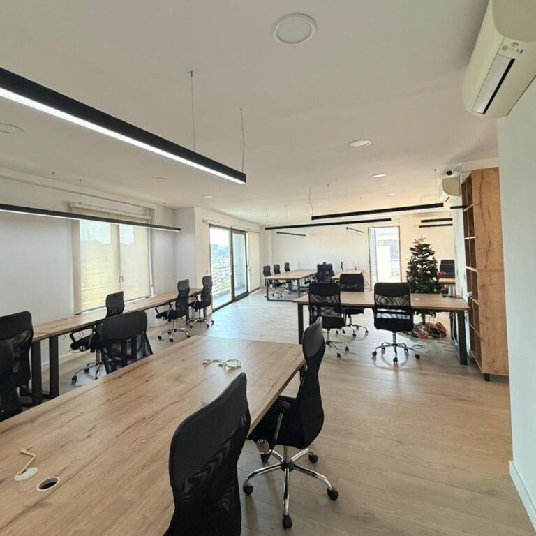 🏢✨ Spazio Ufficio in Affitto – Delijorgji ✨🏢
