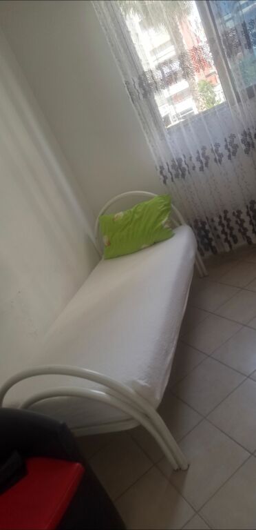 Garsionere 200 euro.Astir