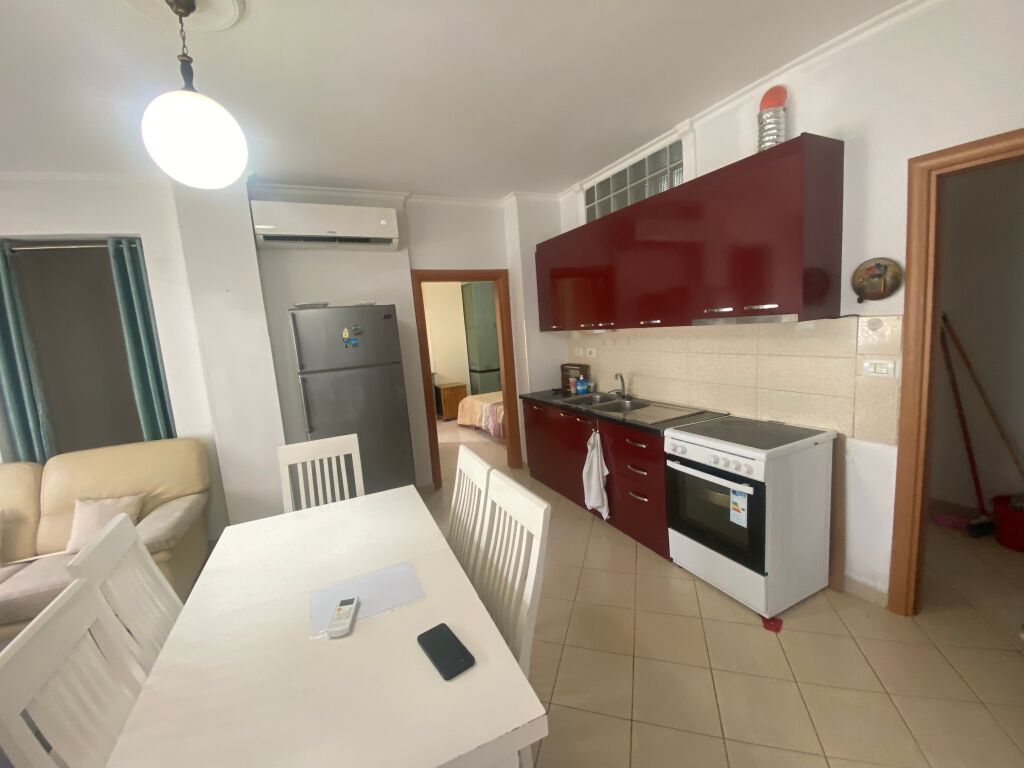 Apartament 2+1 per qera prane Market Aldi Fresk !