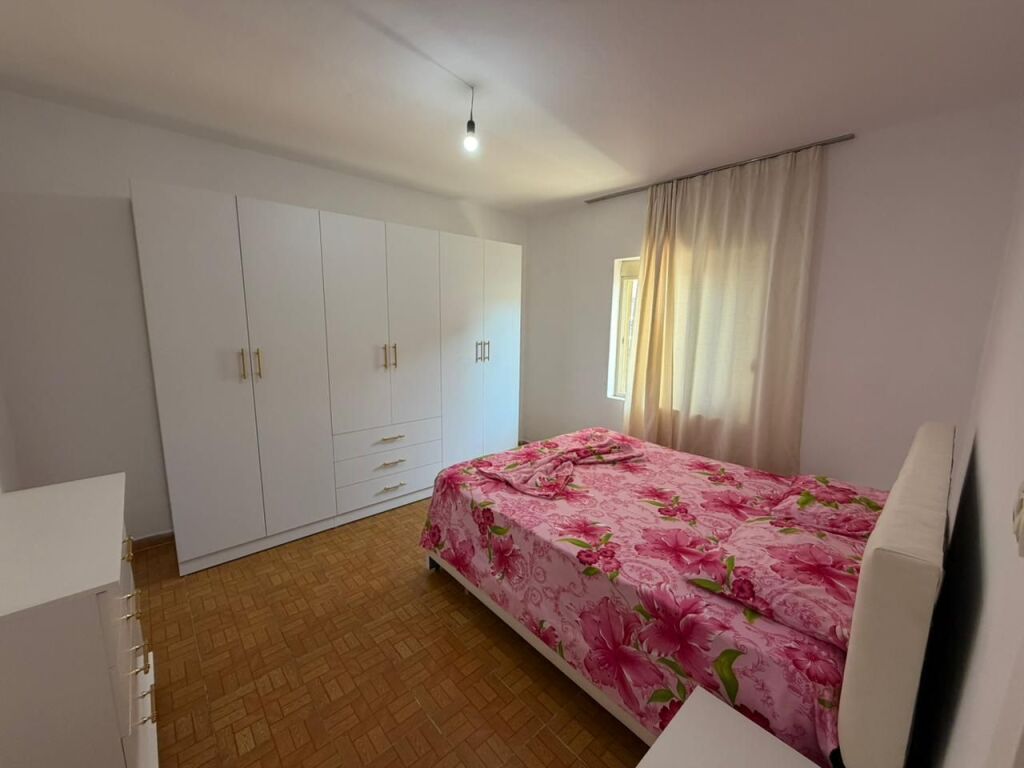 🏠Porcelan,jepet me qera kati i I-re i nje vile,2+1,i mobiluar 55,000Leke 