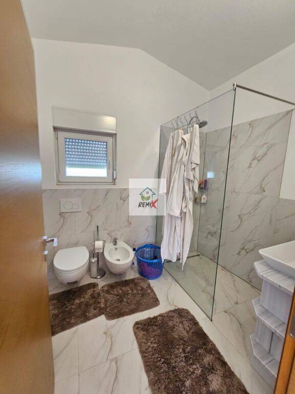 🏡 SUPER VILË LUKSOZE ME QERA – SHËNAVLASH, DURRËS