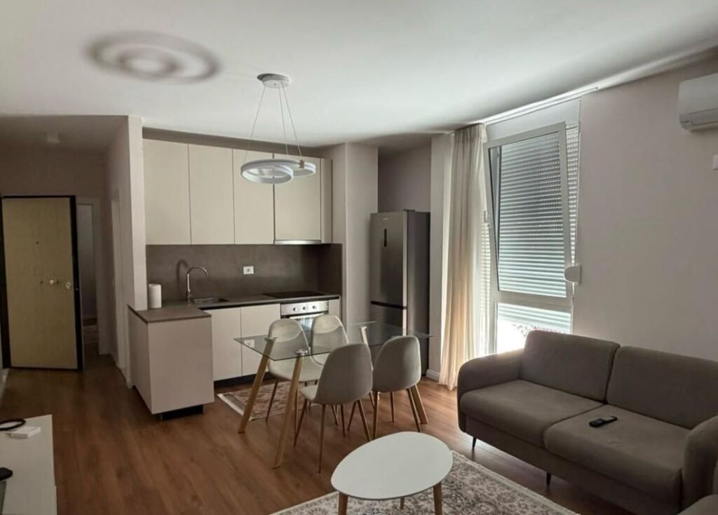 Appartamento in affitto 2+1 - 📍Via Barrikadave, vicino al busto di Vojo Kushi - 750 Euro