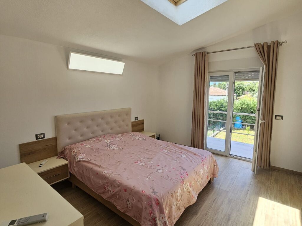 🏡 **SUPER VILË LUKSOZE ME QERA – SHËNAVLASH, DURRËS**