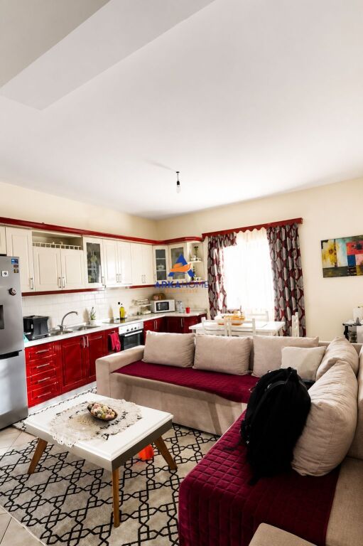 VENDESI APPARTAMENTO 3+1+2 BALCONI " COMPLESSO DI TOM DOSHI, VICINO A SHKOZA" 160.000 EURO 