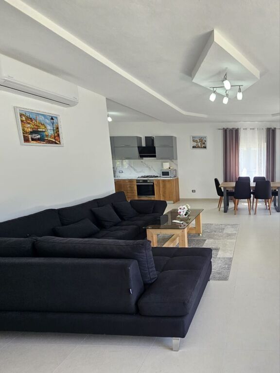 🏡 **SUPER VILË LUKSOZE ME QERA – SHËNAVLASH, DURRËS**