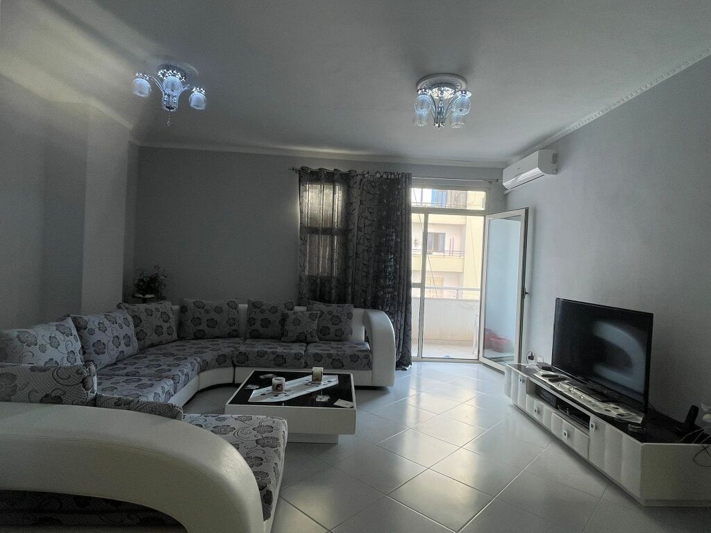 🏡 **JEPET ME QERA APARTAMENT 2+1 PRANË KAZAZIT**