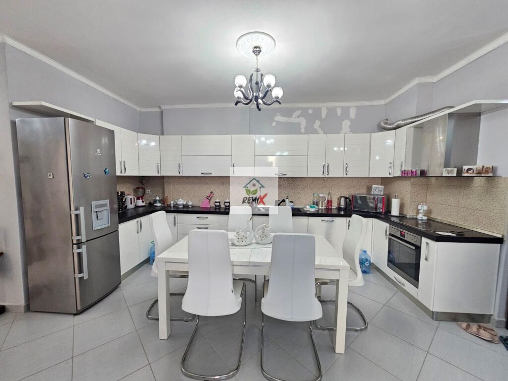 JEPET ME QERA APARTAMENT 2+1 PRANE KAZAZIT