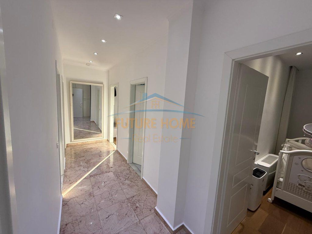Shitet,Apartament 3+1+2+Garazh+Depo, Liqeni i Thatë,Tiranë