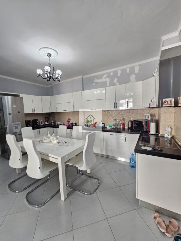 JEPET ME QERA APARTAMENT 2+1 PRANE KAZAZIT