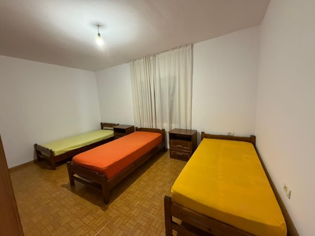 🏠Porcelan,jepet me qera kati i I-re i nje vile,2+1,i mobiluar 55,000Leke 