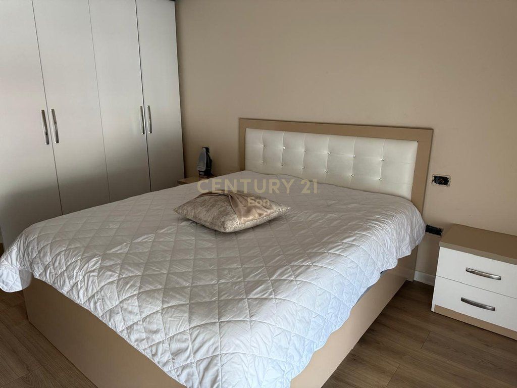 SHITET APARTAMENT 2+1 NE QENDER TE DURRESIT!