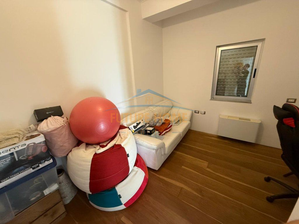 Shitet,Apartament 3+1+2+Garazh+Depo, Liqeni i Thatë,Tiranë